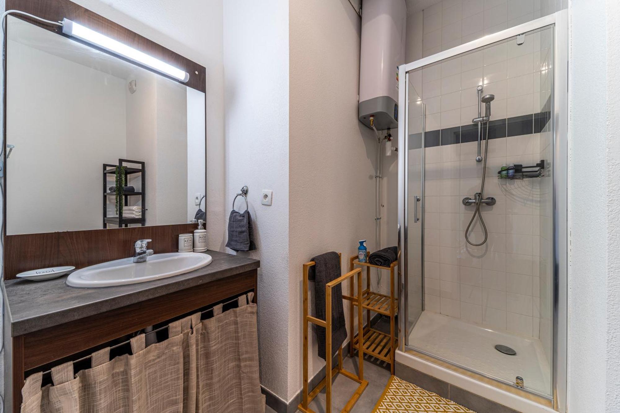 Stay Cosy Lille I Tourcoing - Appartement - Hypercentre - Parking Securise - Wifi - Netflix - Cuisine Eksteriør bilde